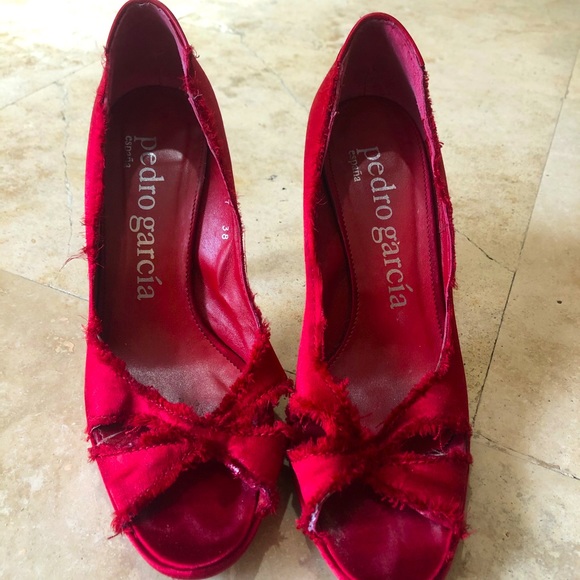 Pedro Garcia Red Satin fringe heels size 8 - Picture 1 of 5